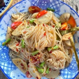 ตำเส้นเล็กหมูยอ