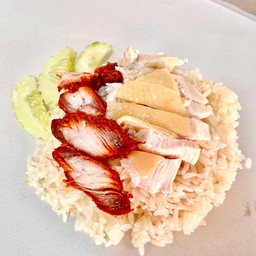 ข้าวมันไก่เนื้อปนหมูแดง