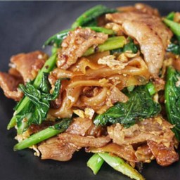 ผัดซีอิ๊วหมู ไก่