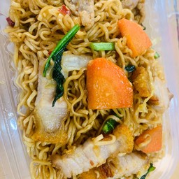 ผัดมาม่าหมูกะเพรา