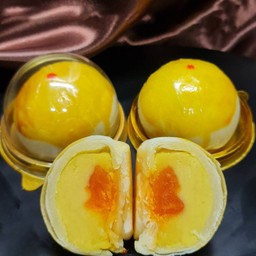 ขนมเปี๊ยะไส้ถั่วไข่เค็มกล่องโดมทอง