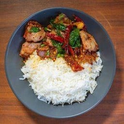 ข้าวกระเพราหมูกรอบพริกเเห้ง