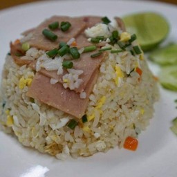 ข้าวผัดหมู ไก่ แฮม