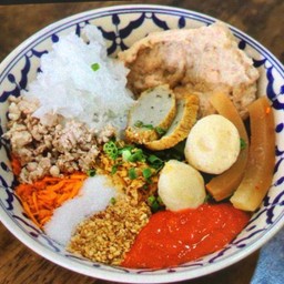 ก๋วยเตี๋ยวโฟยำแห้ง