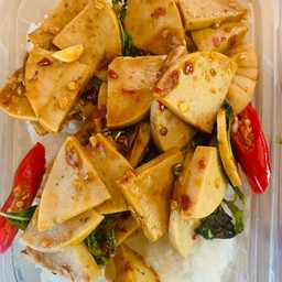 ข้าวกะเพราหมูยอ