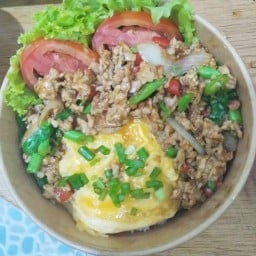 ข้าวหน้าไข่ข้น ตามสั่ง กระเพรารสจัดจ้าน สาขา 2 ร้านเดียวกันกับข้าวหน้าไข่ข้นกระเพรารสจัดจ้าน