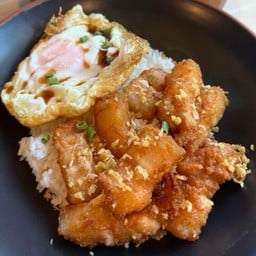 ข้าวสามชั้นทอดนำ้ปลา+ไข่ดาว