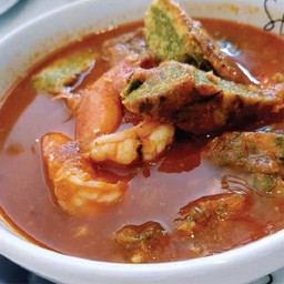 แกงส้มไข่ชะอมกุ้ง หรือ แกงส้มผักรวมกุ้งหรือแซลมอน