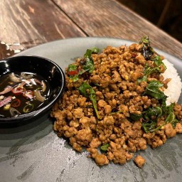 ข้าวราดกระเพราหมูสับ