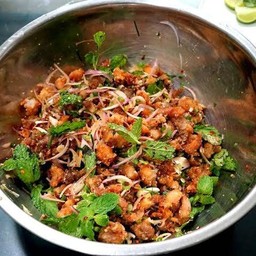 ข้าวยำเอ็นไก่แซ่บ