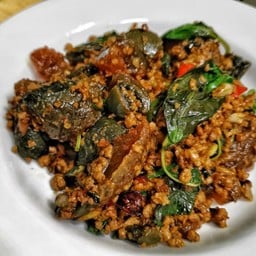 ข้าว กระเพราไข่เยี่ยวม้า+หมูสับ