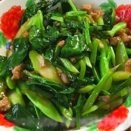 คะน้าหมูสับ