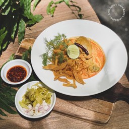 ข้าวซอยไก่ KHAO-SOI (curried noodles with chicken)
