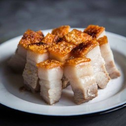 หลังวัง-หมูกรอบในตำนาน By Tony วัฒนา