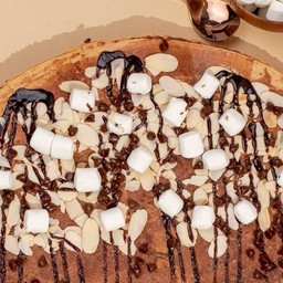 ( เครปร็อคกี้โรด ) แยมช็อกโกแลต มาร์ชเมลโล่ อัลมอนด์ ช็อกโกแลตชิป ซอสช็อกโกแลต