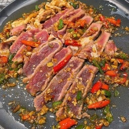 เนื้อคลุกพริกเกลือกระเทียม (Ribeye Aus.)