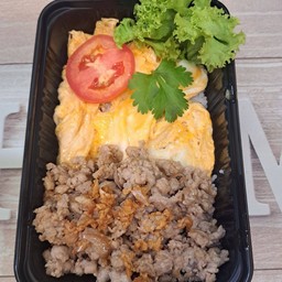 ข้าวไข่ข้นหน้าหมูสับกระเทียม