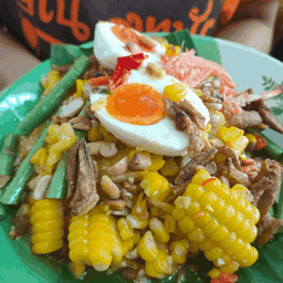 ตำข้าวโพดไข่เค็ม