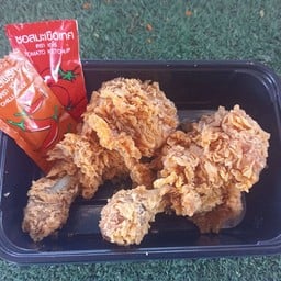 ยำไก่แซ่บ หน้า ร.ร เทพศิรินร่มเกล้า