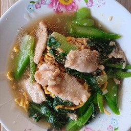 ราดหน้าหมี่กรอบ