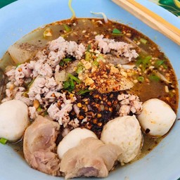 เตี๋ยวหม้อทะลุ by ยายพิน
