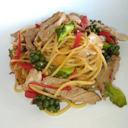 สปาเก๊ตตี้กะเพรา [หมู, ไก่]