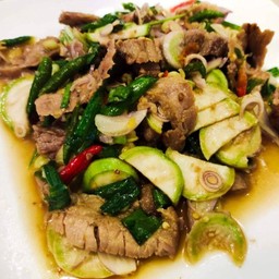ยำหมูมะเขืออ่อน