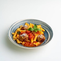 Penne Tomato Whit Porkballs - เพนเน่ มะเขือเทศและพ็อคบอล