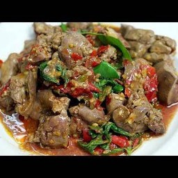 ผัดกระเพราเครื่องใน กับข้าว