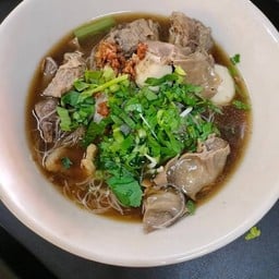 ก๋วยเตี๋ยวเนื้อตุ๋นยาจีน สี่พระยา เจ๊น้ำ พุทธมณฑลสาย4