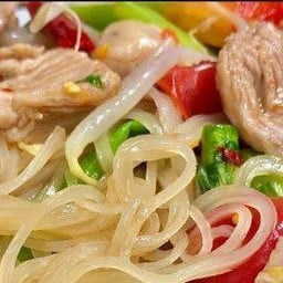 ตำเส้นเล็กใส่หมูชิ้นน้ำปลาร้า