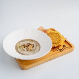 Mushroom Soup Whit Garlic Baguette - ซุปเห็ดทรัฟเฟิ้ล 