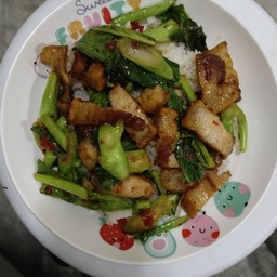 คะน้าหมูกรอบ