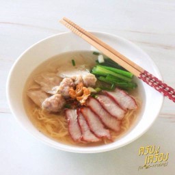 บะหมี่เกี๊ยวหมูแดงน้ำ