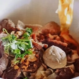 เส้นเปียก ก๋วยเตี๋ยวลูกชิ้นปู่โย่ง สาขาเอปาร์ค หนองป่าครั่ง