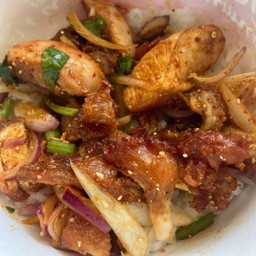 [อร่อยซ่ากับโค้ก] ข้าวยำไก่แซ่บ +  โค้ก ออริจินัล (กระป๋อง)