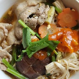 สุกี้ตามสั่ง & ข้าวหน้าหมูย่างไก่อบ อาหารคลีน