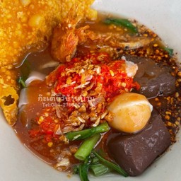 เกี๊ยวหมูเย็นตาโฟต้มยำ