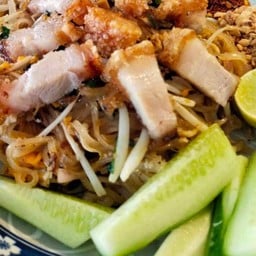 ผัดไทย หมูกรอบ