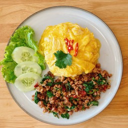 ข้าวกะเพราหมูสับ ไข่ข้น
