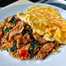 มาม่าผัดกะเพรา