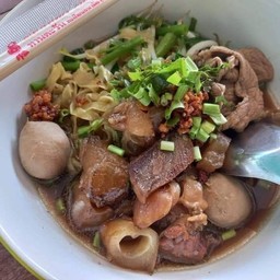 ก๋วยเตี๋ยวเนื้อ