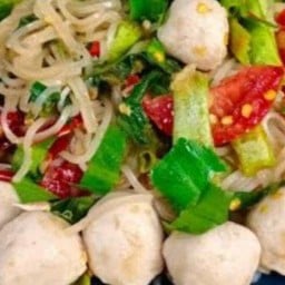 ตำเส้นเล็กลูกชิ้นปลาน้ำปลาร้า