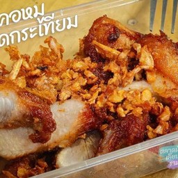 คอหมูทอดกระเทียม+นำ้จิ้มแจ่ว