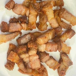 ข้าวหมูกรอบทอดน้ำปลา