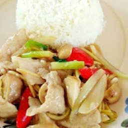 หมูผัดขิงราดข้าว