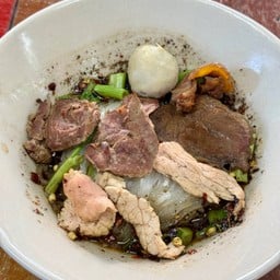 ก๋วยเตี๋ยวเนื้อน้ำใส