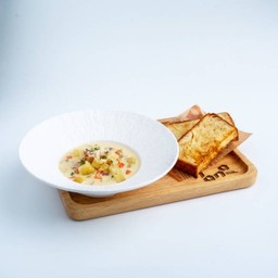 Potato Bacon And Chowder Whit Garlic Baguette - ซุปครีมขาวมันฝรั่ง