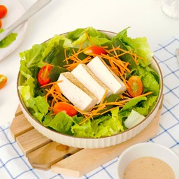 สลัดวากาเมะงาคั่วกับเต้าหู้ย่าง