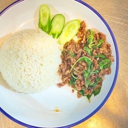 กระเพราหมูราดข้าว